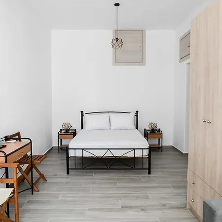 Dreamy Santorini Studio Just 50m From The Perissa (Santorini)